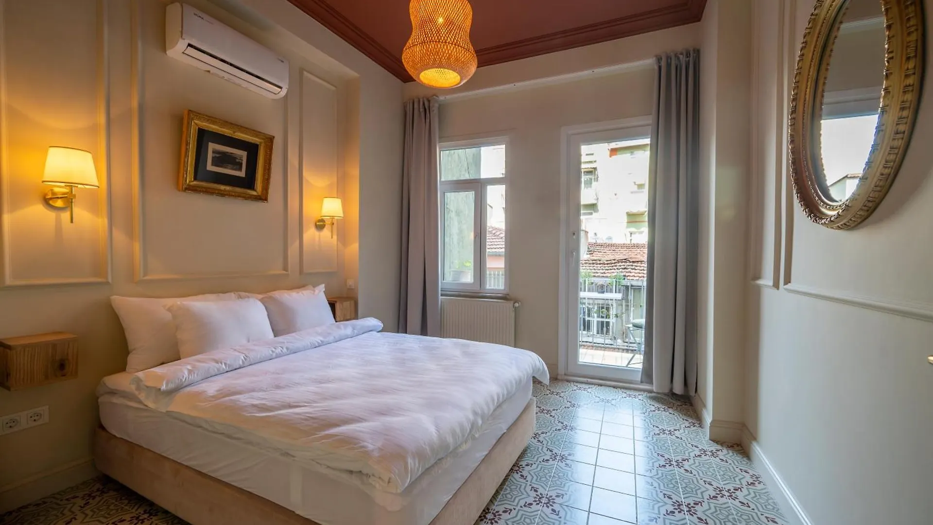 The Stylish Townhouse - City Center Istanbul Apartment