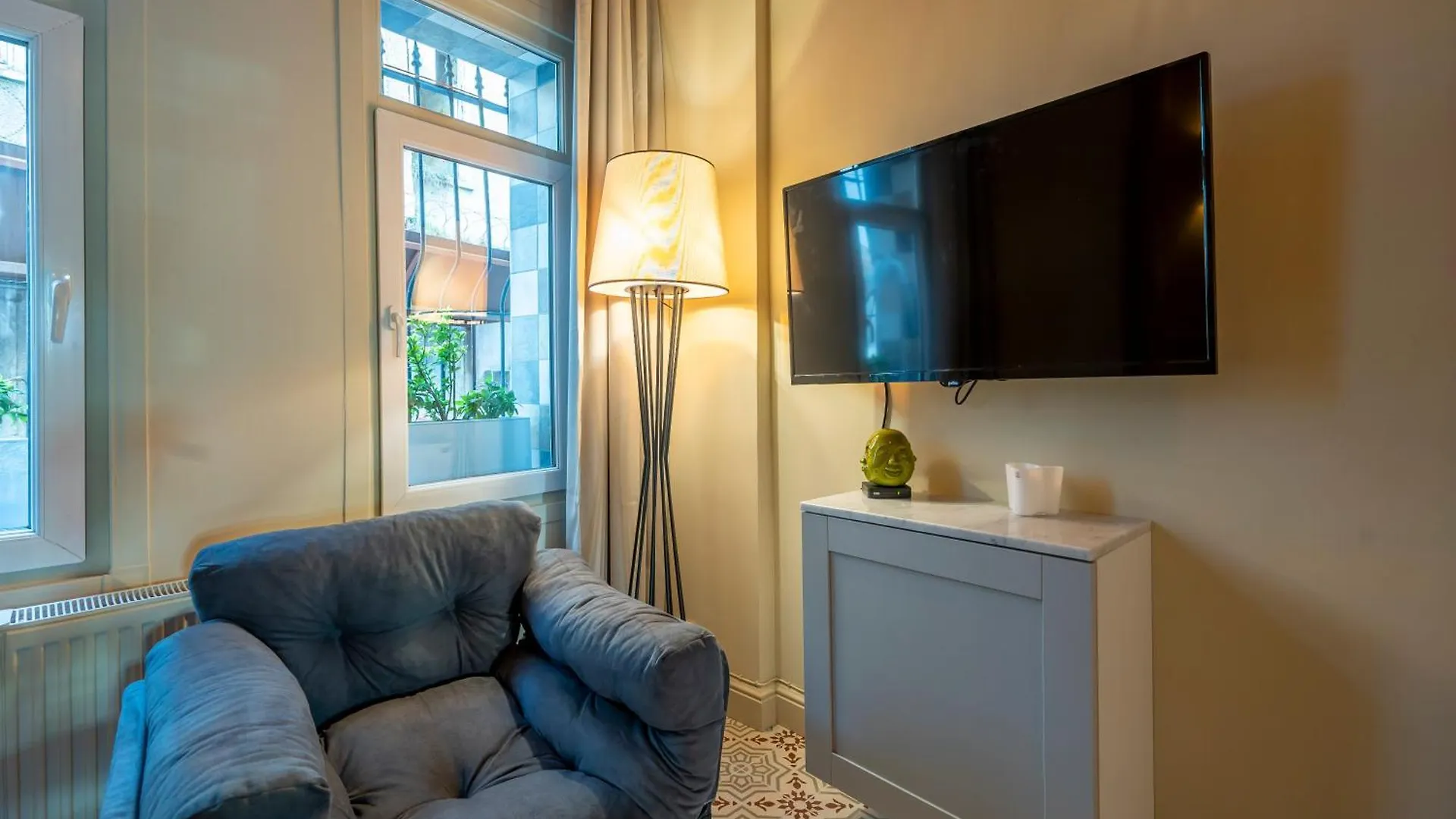 The Stylish Townhouse - City Center Istanbul Apartment
