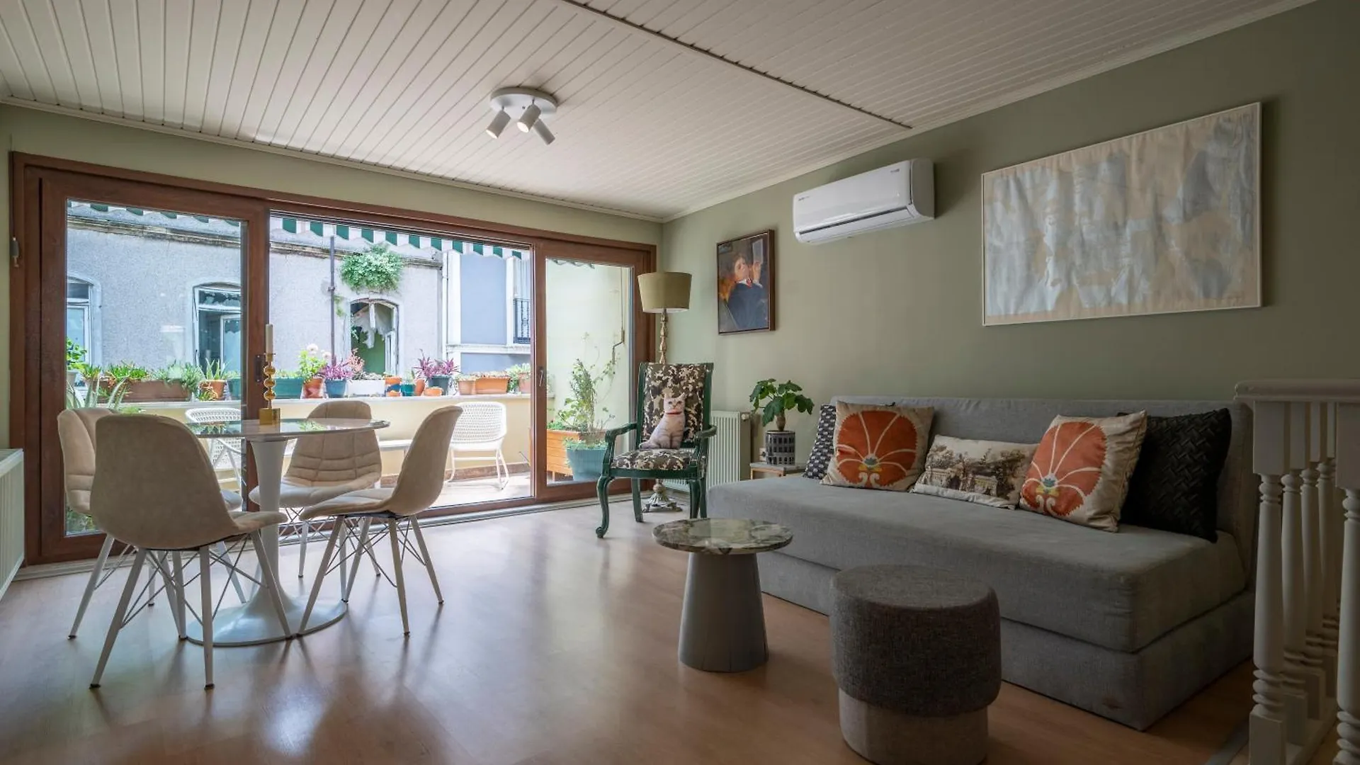 The Stylish Townhouse - City Center Istanbul Apartment